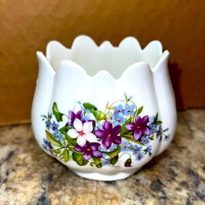 Scallop Tealight Candle Holder Hand Painted VTG ARDCO
Fine Quality Dallas Purple